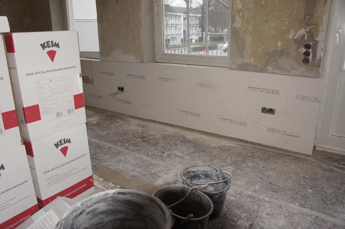Mineralische Keim-Produkte auf der Baustelle der Villa Valentino – Keim Mycal-Lava-Raumklimaplatten für die Innendämmung