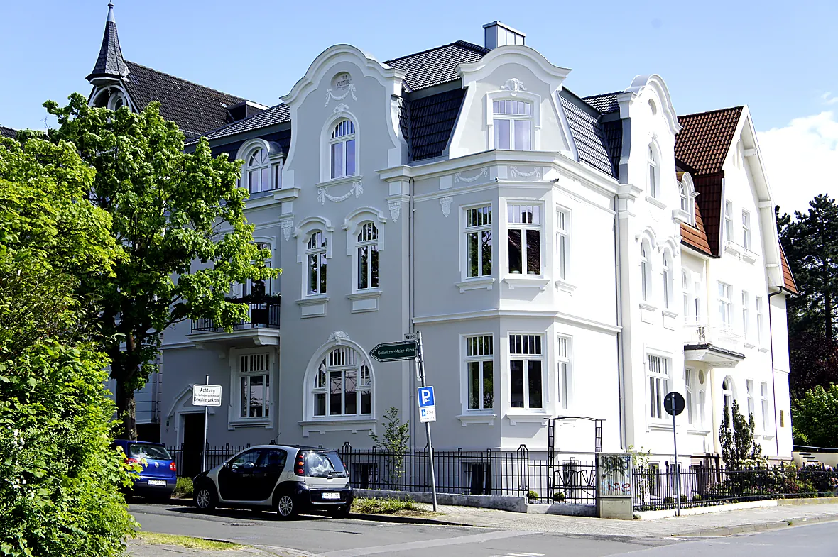 Villa Valentino in der Reihe der historischen Villen an der Weststraße in Bad Oeynhausen, Staatsbad-Architektur um 1900